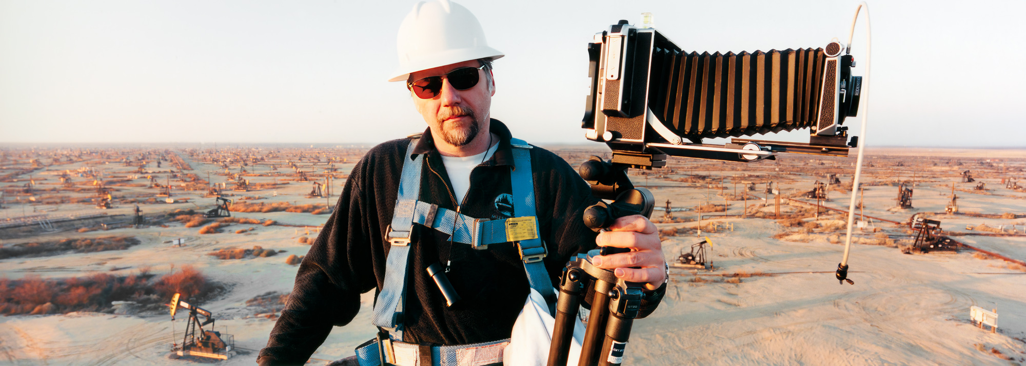 Burtynsky in Belridge, California, USA, 2003, photo © Noah Weinzweig, courtesy of the Studio of Edward Burtynsky.